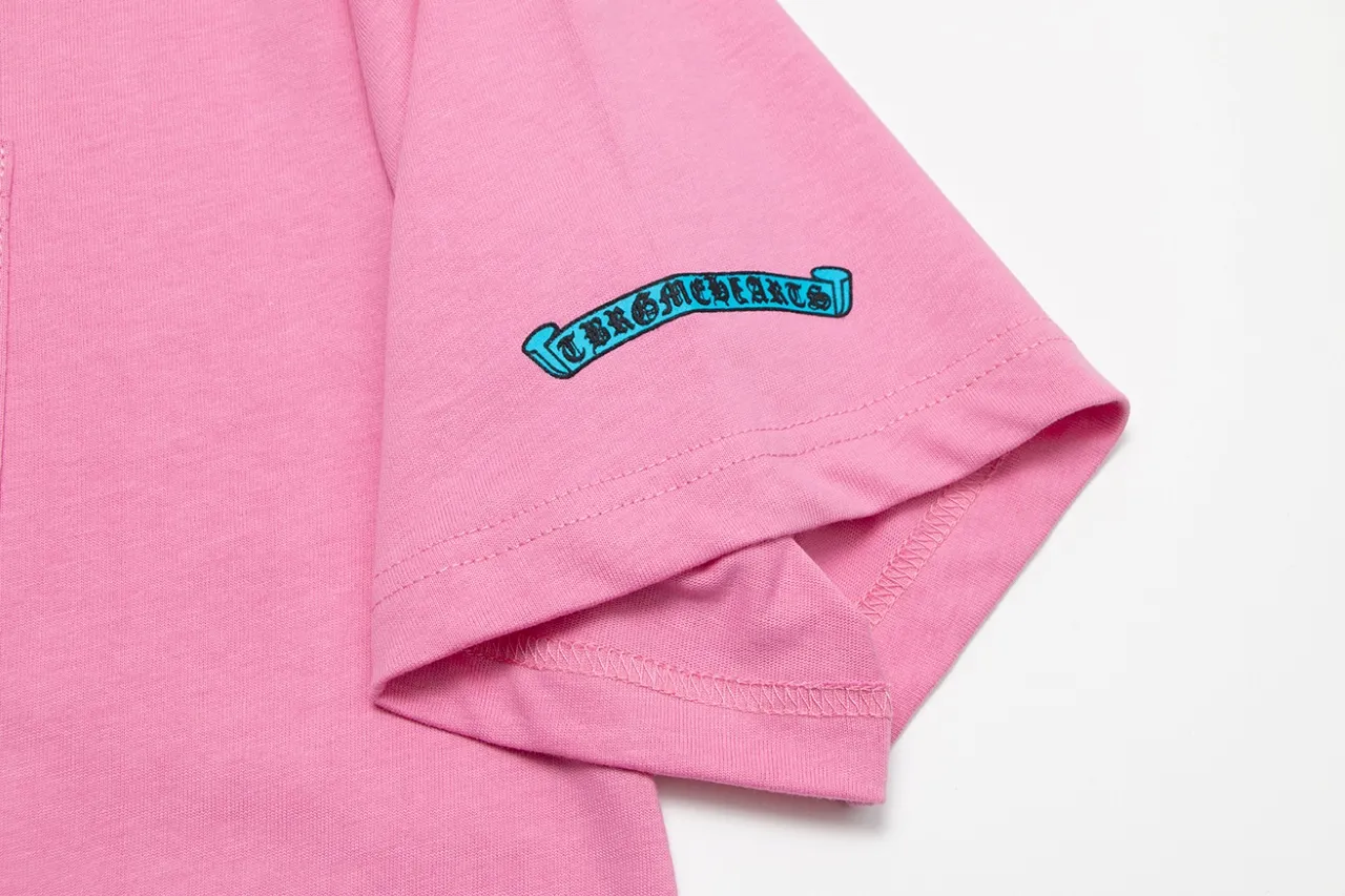 P150 Chrome Hearts Chrome Hearts Sanskrit Scroll Dopamine Short Sleeve Size: SMLXL Color: Blue Pink